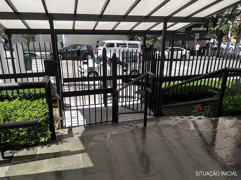 Vista da fachada de entrada do Condomínio Paulista antes da modernização